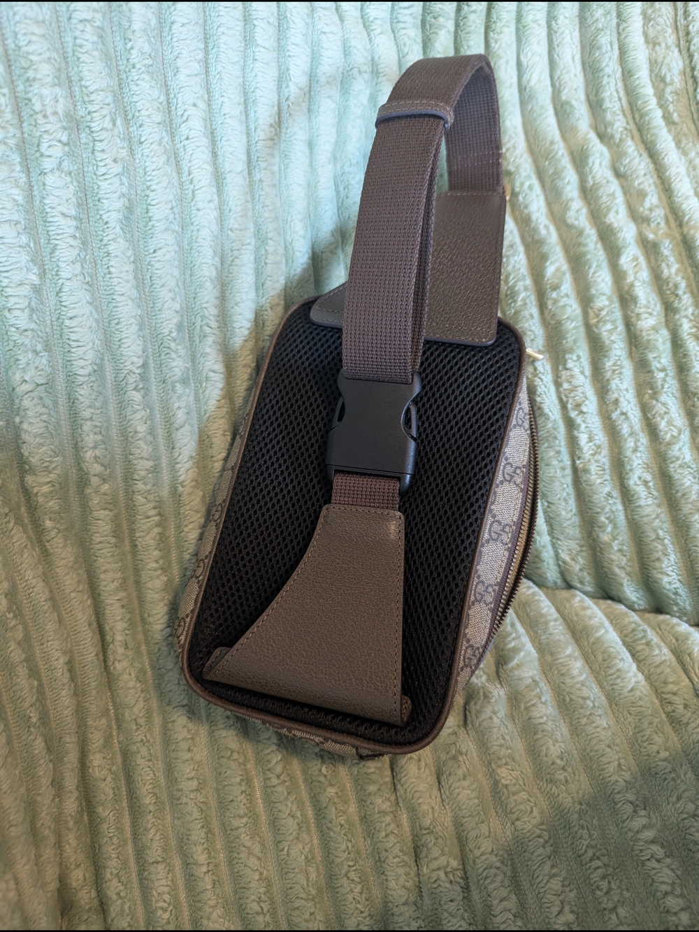Soft GG Supreme Monogram Medium Ophidia Belt Bag Dark Brown - Picture 5 of 6